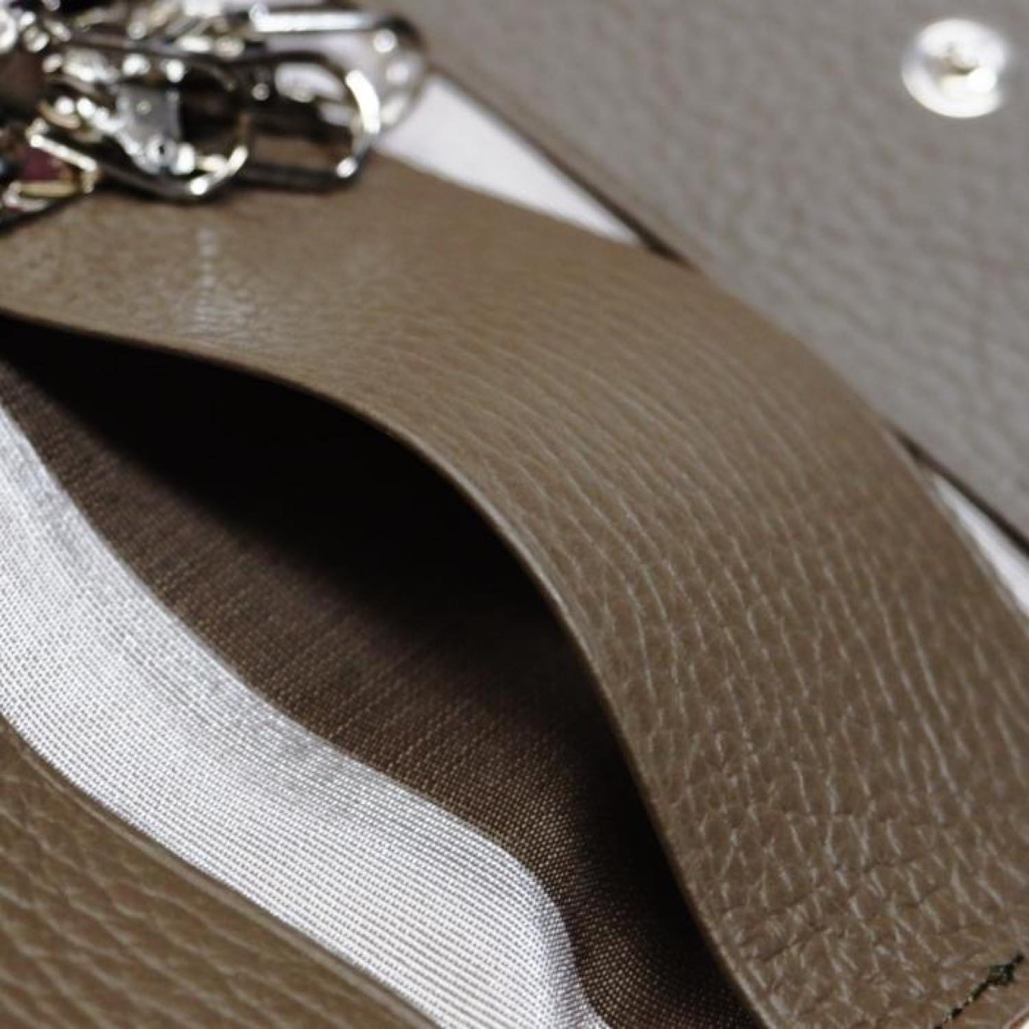 SNOOPY/スヌーピー/PEANUTS/ピーナッツ/蝶ネクタイ/キーケース/本革